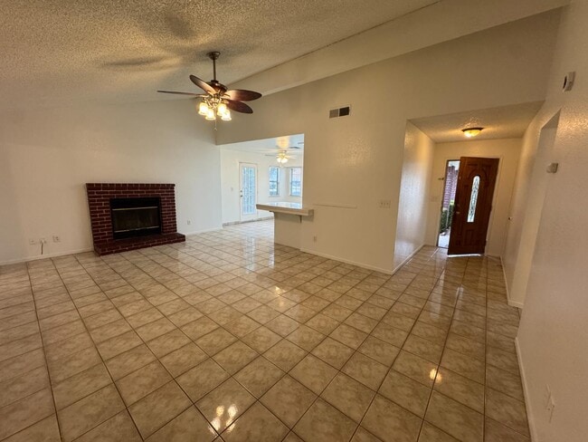 Foto del edificio - 6348 N Genoa Ave