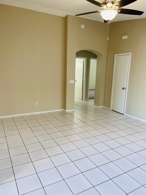 Foto del edificio - HOUSE FOR RENT