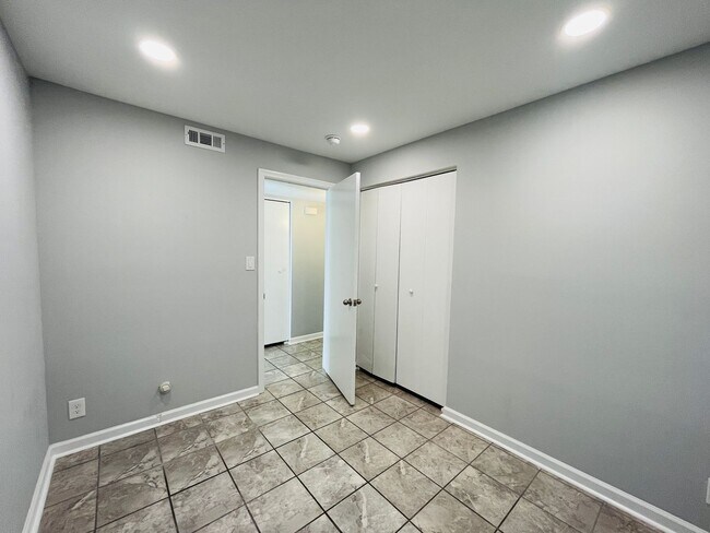 Foto del edificio - CHARMING CONDO IN STAFFORD!
