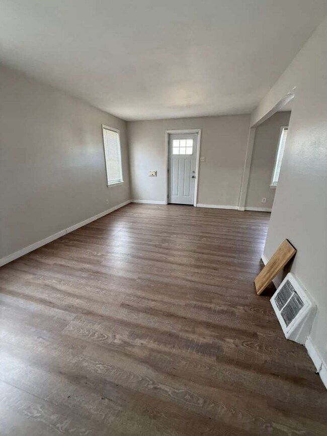 Foto del edificio - "Charming 2-Bedroom Retreat in University City - Cozy 900 Sq. Ft. Home!"  HUGE bedrooms with Base...