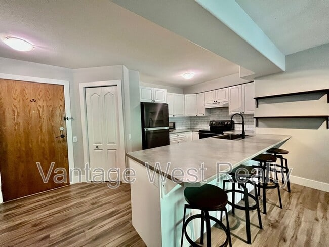 Building Photo - 2425-2425 Mt Baldy Dr