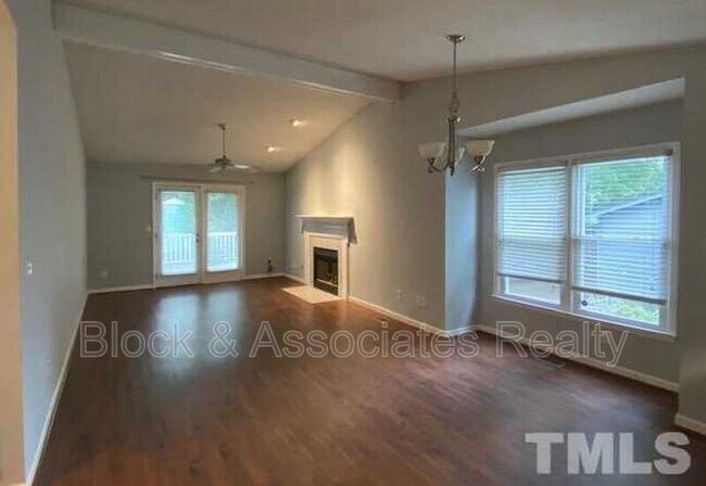 Foto del edificio - 3612 Pine Knoll Dr