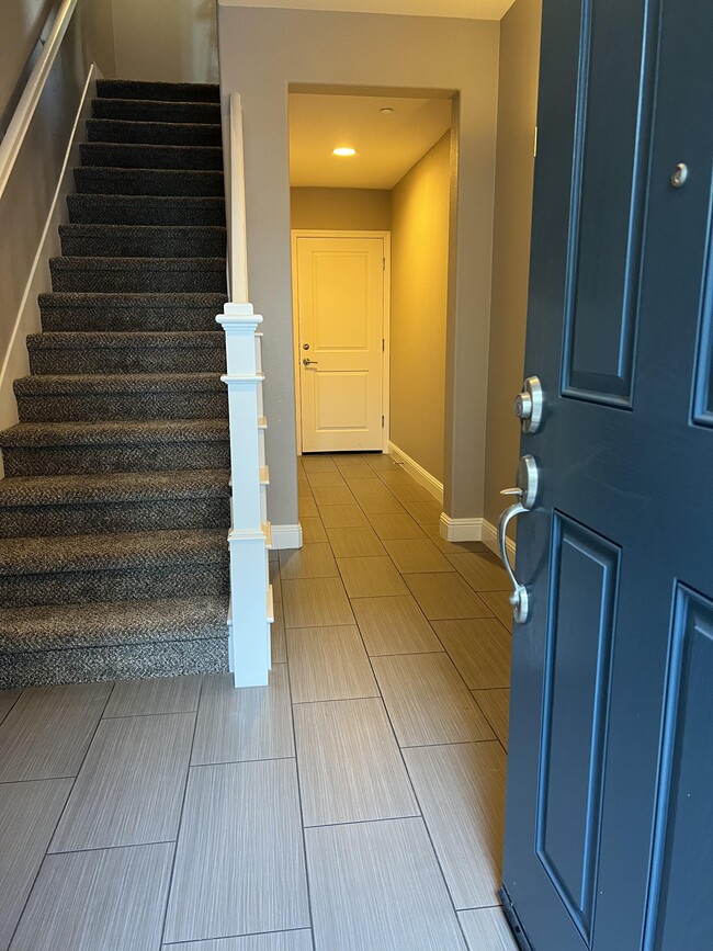 entry way - 631 True Wind Way