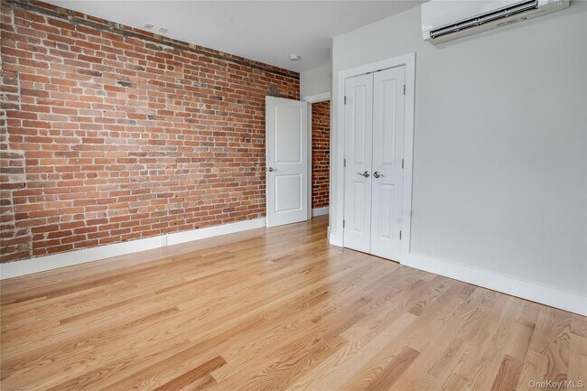 Foto del edificio - 16 S Division St