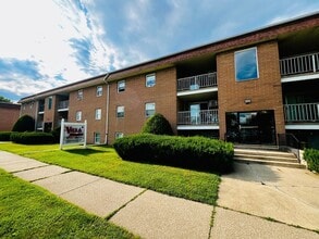 Building Photo - 1407 E Chicago St