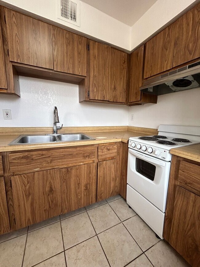 Building Photo - 2763 N Edith Blvd