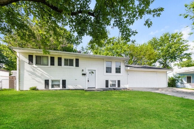 Building Photo - 3955 Diamond Ln