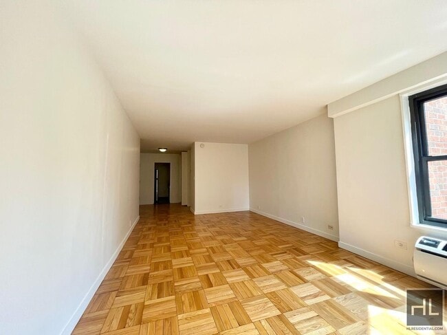 Building Photo - 1 Bed, 1 Bath Apartment –Fourth Avenue