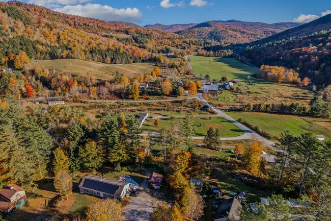 Building Photo - 90 Blueberry Hill Rd