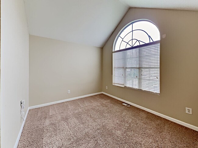Building Photo - 5890 Graywood Cir SE