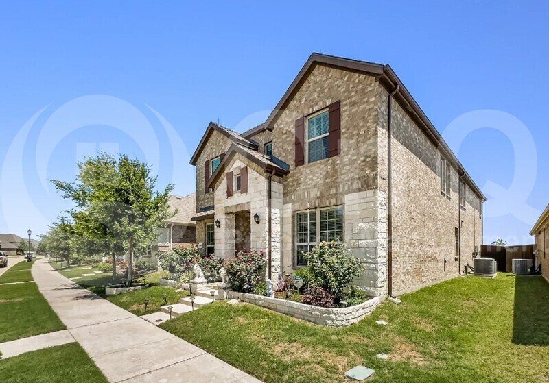 Primary Photo - 2141 Miramar Dr