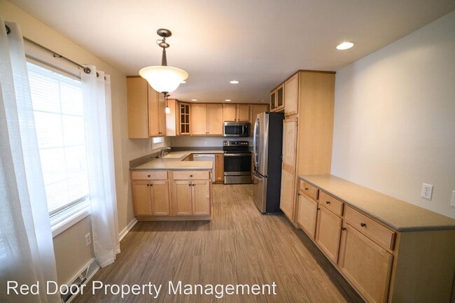 Building Photo - 3 br, 2 bath House - 605 26th Ave NE