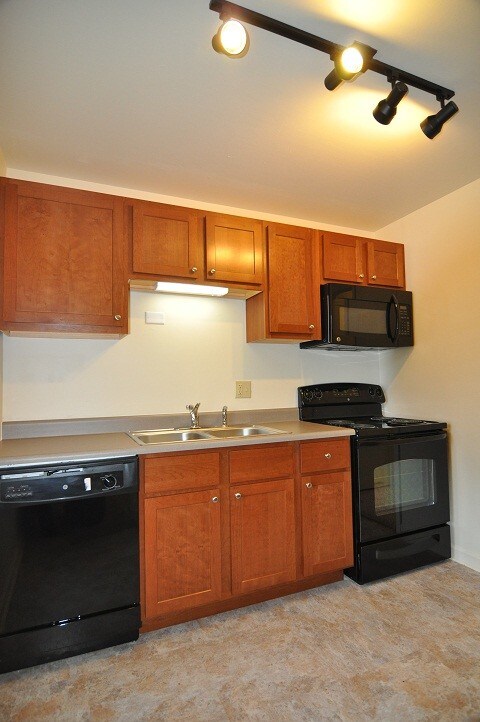Primary Photo - 505 E Fairlawn Dr