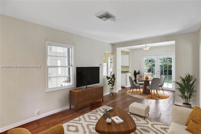 Foto del edificio - 707 SW 11th St