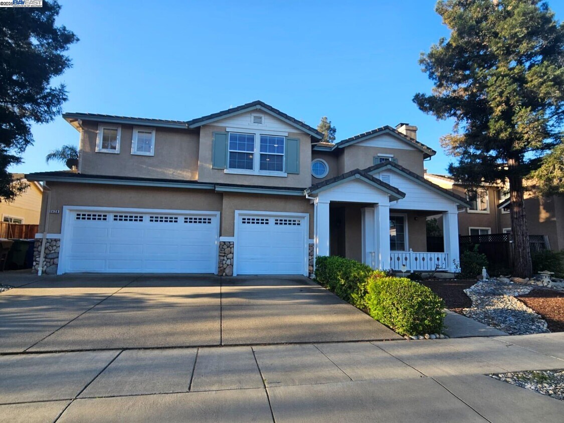 Primary Photo - 1428 Legend Ln