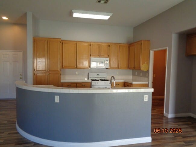 Building Photo - Lovely Rosamond Single Story