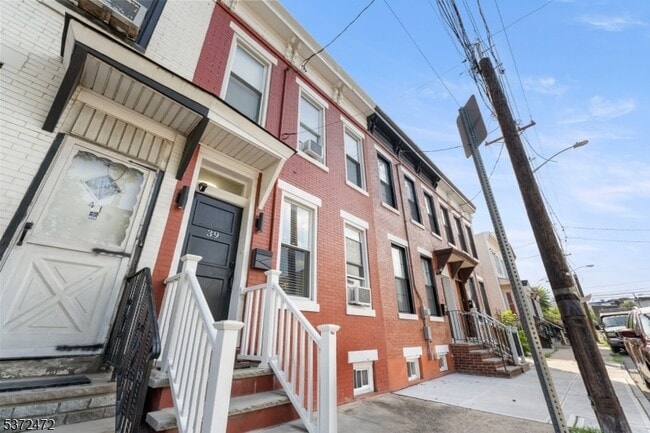 Building Photo - 39 Emmet St
