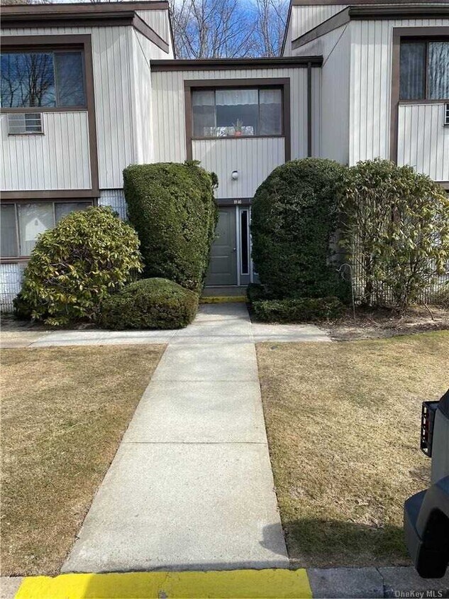 89 Richmond Blvd Unit 4A, Ronkonkoma, NY 11779 Condo for Rent in