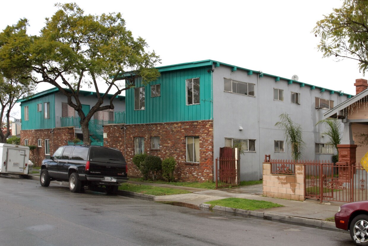 Primary Photo - 2435 E 14th St