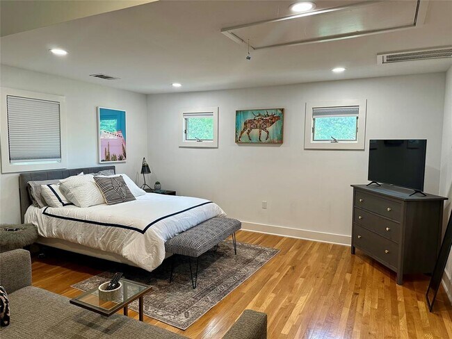 Foto del edificio - 2402 W 8th St