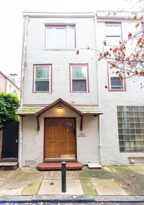 Primary Photo - 1102 Manning St