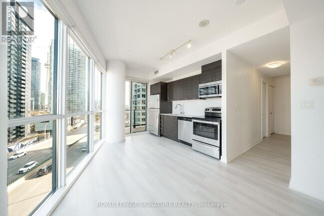 Building Photo - 20 Bruyeres Mews