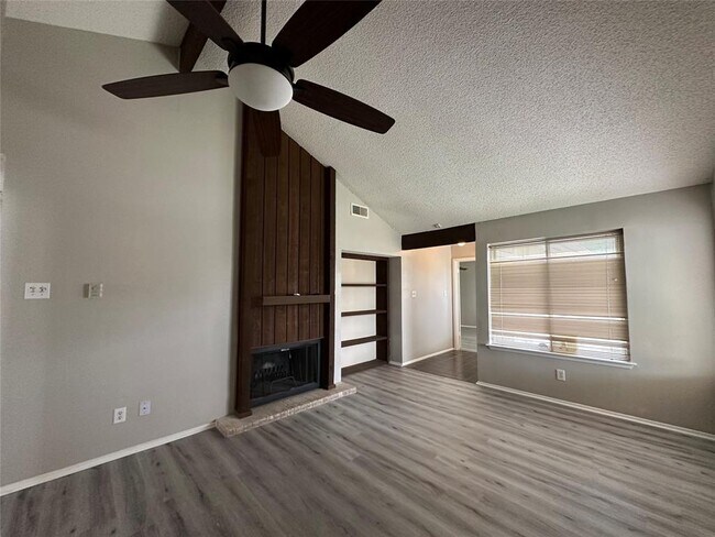 Building Photo - 2932 Meadowgrass Ln