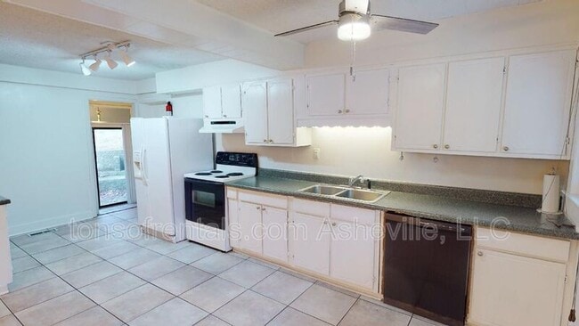 Foto del edificio - 170 Birch Ln