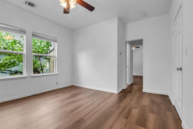 Building Photo - 3925 Woodleigh St