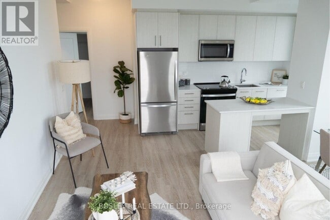 Building Photo - 286 Main St