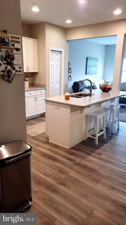 Foto del edificio - 1736 Fairbank Ln