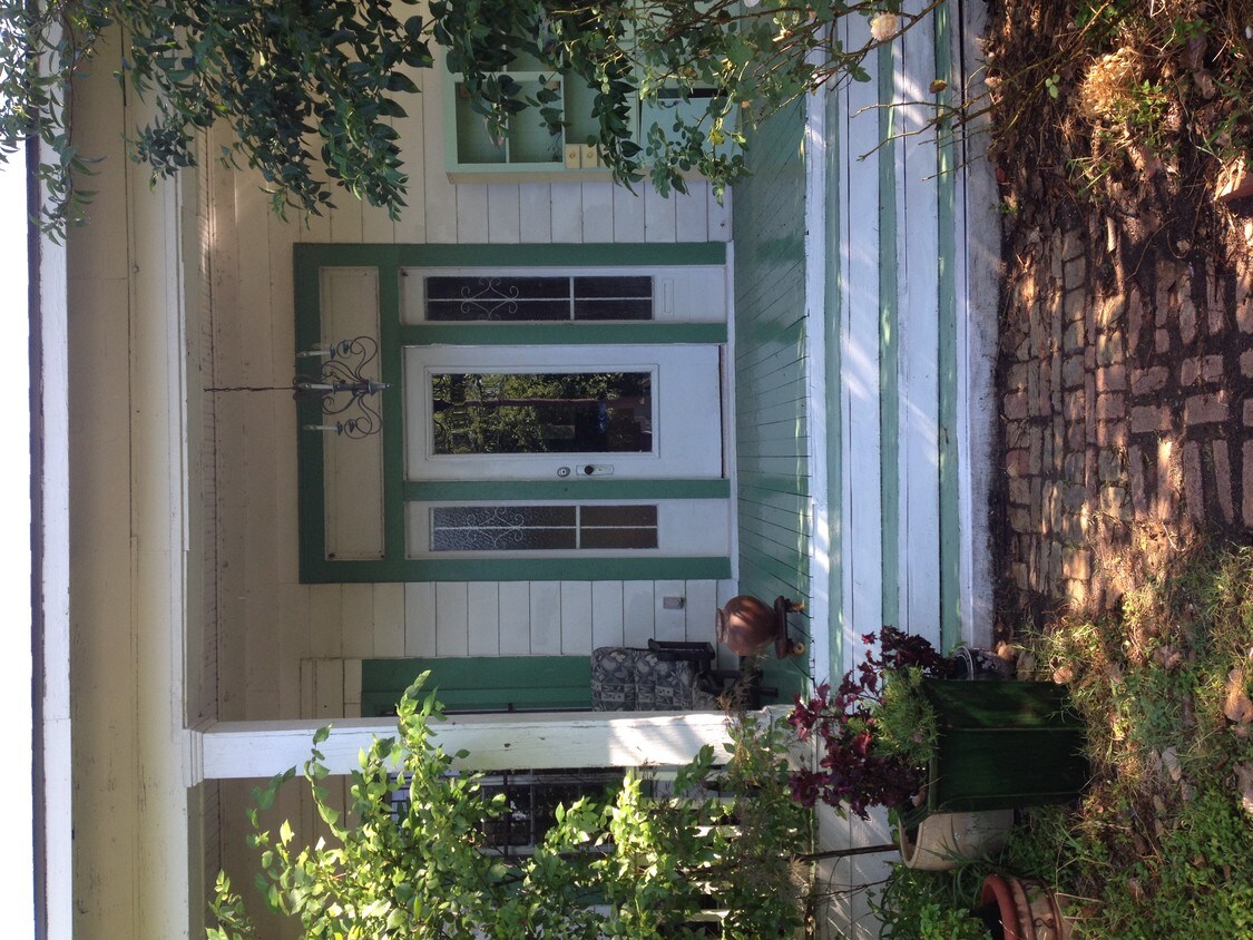Entrance and porch - 3508 E 17th St