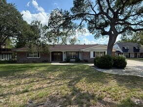 Building Photo - 209 W Mimosa Cir