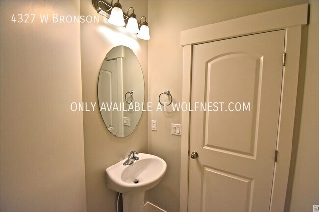 Building Photo - Gorgeous 3 Bed Herriman Townhome!