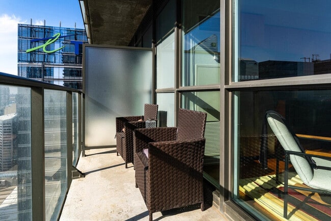 Building Photo - 25 York St