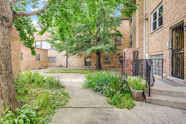 Building Photo - 7101 W Foster Pl