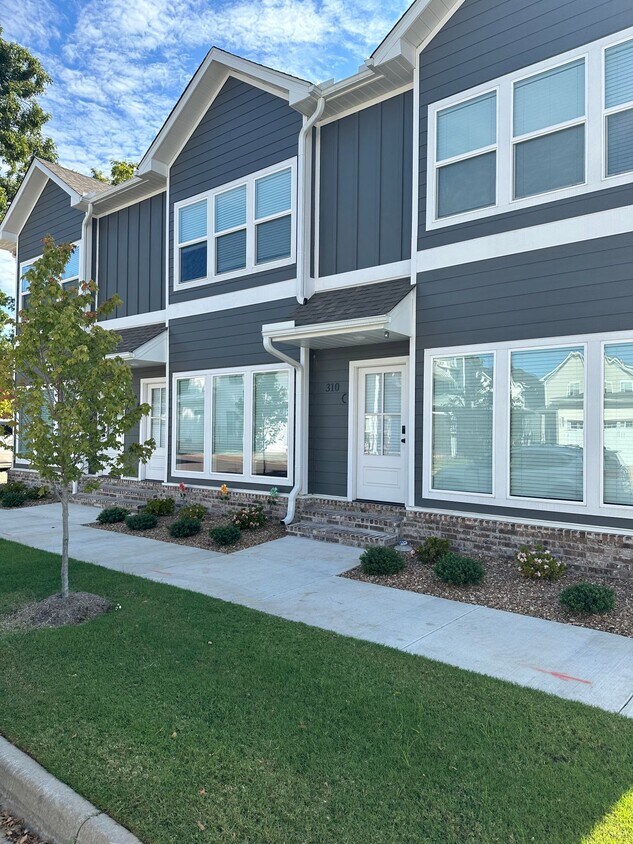 1 Bed 1 Bath Luxury Energy Efficient Townhome - Rockwater Village - 1 Bed 1 Bath Luxury Energy Efficient Townhome -  Rockwater Village