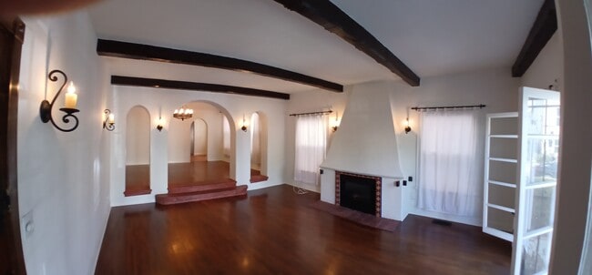 Building Photo - 320 N Sierra Bonita Ave