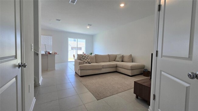 Building Photo - 2592 Skyline Lp