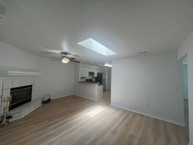 Foto del edificio - 38A Lindsay Dr