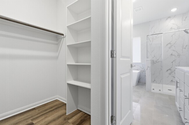 Building Photo - 9912 Clark Cyn Ln