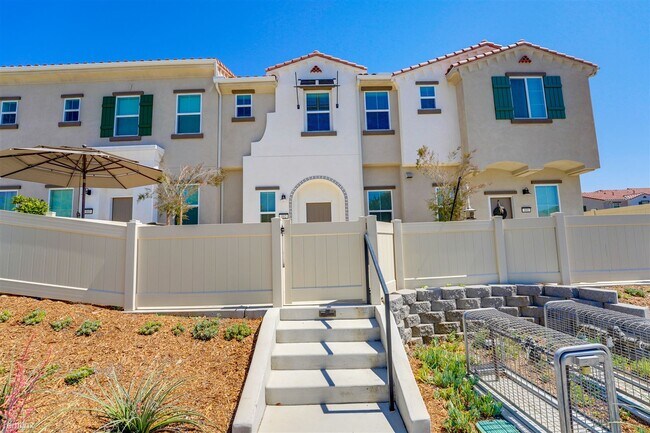 Foto del edificio - 3 br, 2.5 bath Townhome - 143 Avenida Chapala
