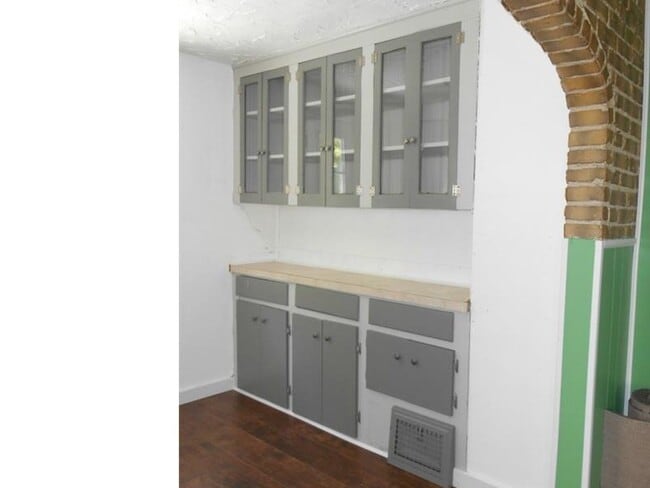 Building Photo - 500/502 Delmar
