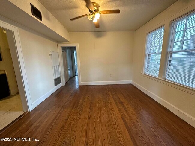 Foto del edificio - 2837 St Johns Ave