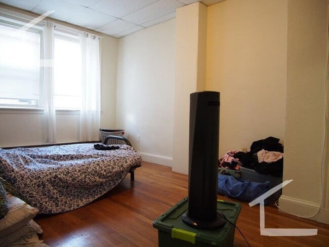 Building Photo - Avl NOW No Fee - bargain split-style 2BR n...