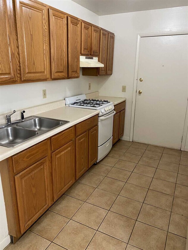 139 Rombout Ave Unit 1, Beacon, NY 12508 Apartment for Rent in Beacon, NY