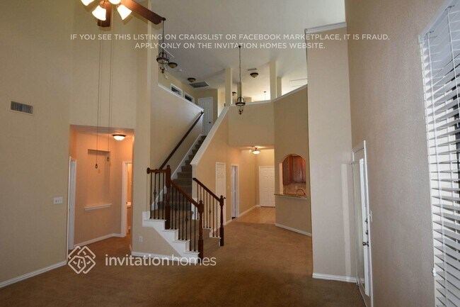 Building Photo - 2942 Greenway Dr