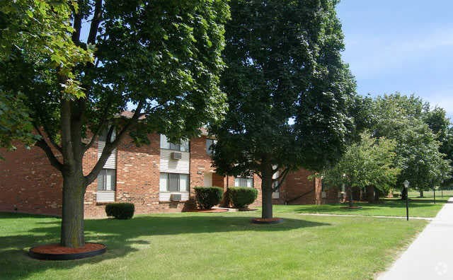 Building Photo - Woodland Manor Apartments