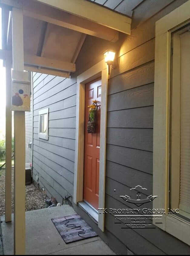Primary Photo - 339 E Maryland Dr