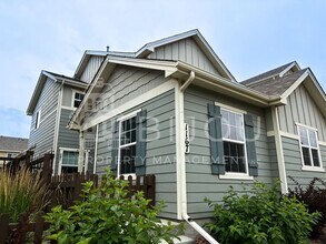 Building Photo - 1167 Solitaire St